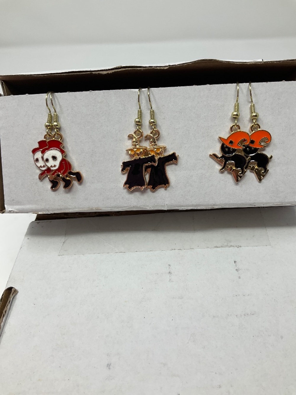 Halloween earrings. 3 pairs. J07